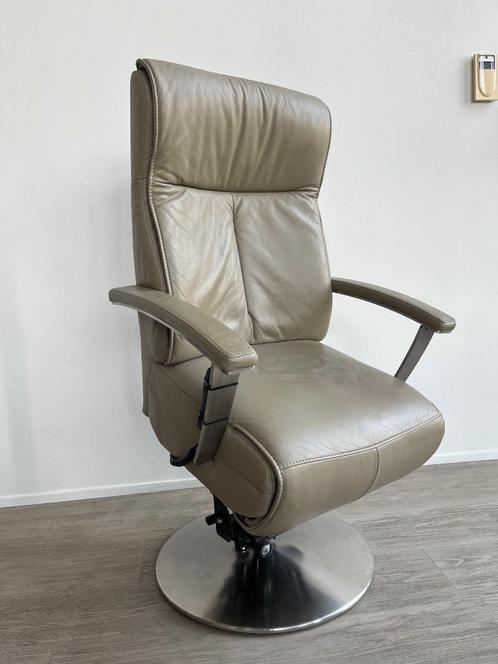 Prominent Relaxfauteuil Elektrische Sta Op Accu Taupe S Luxe, Huis en Inrichting, Fauteuils, Zo goed als nieuw, Leer, 50 tot 75 cm
