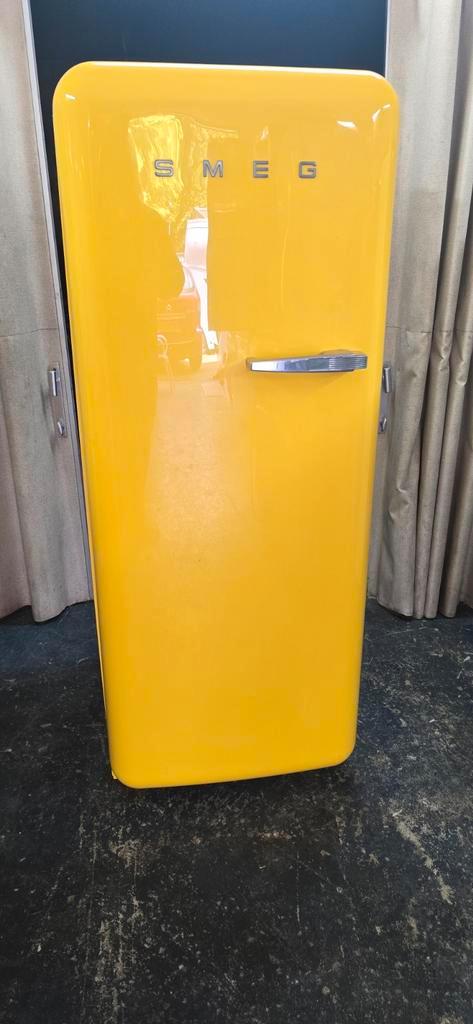 Smeg koelkast geel(gratis bezorging), Witgoed en Apparatuur, Koelkasten en IJskasten, Ophalen
