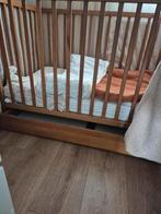 Ledikant van Petiteamelie kleur Walnoot. Aerosleep matras., Ophalen, Zo goed als nieuw, Ledikant