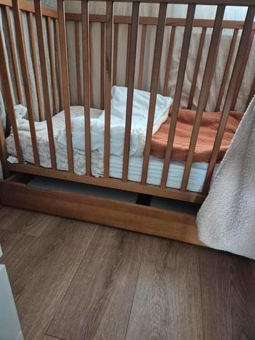 Ledikant van Petiteamelie kleur Walnoot. Aerosleep matras. beschikbaar voor biedingen