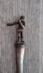 Oud verzilverd lepeltje 3D figuur Midwinterhoornblazen, Antiek en Kunst, Antiek | Bestek, Ophalen of Verzenden