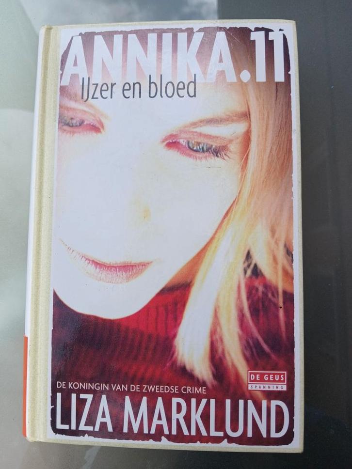 Liza Marklund - IJzer en bloed ISBN 9789044535693, Boeken, Detectives, Gelezen, Ophalen of Verzenden
