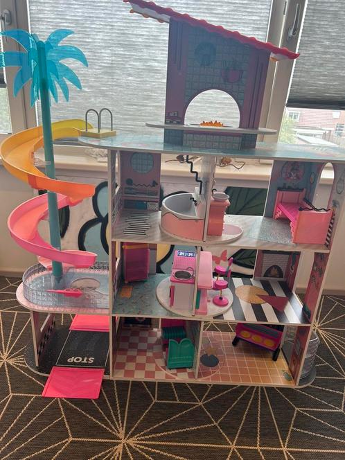 L.O.L. surprise poppenhuis, winkels en 30+ poppen, Kinderen en Baby's, Speelgoed | Poppenhuizen, Zo goed als nieuw, Poppenhuis