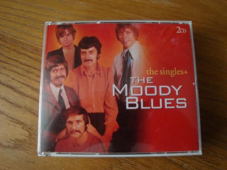 The Moody Blues - The Singles + (2 cds / 43 tracks), Cd's en Dvd's, Cd's | Rock, Zo goed als nieuw, Poprock, Ophalen of Verzenden