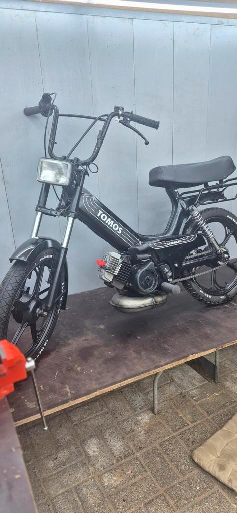 tomos met een partij onderdelen, Fietsen en Brommers, Brommers | Tomos, Zo goed als nieuw, Ophalen