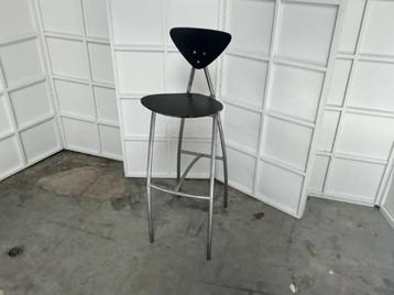BARKRUKKEN met rugleuning (zithoogte 81 cm.) beschikbaar voor biedingen