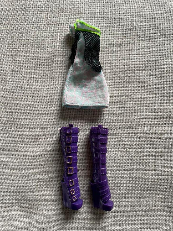 Monster High jurkje en laarzen Mattel Barbie., Verzamelen, Poppen, Gebruikt, Kleertjes, Ophalen of Verzenden