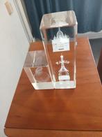 Te koop 2 kristal glas blokken met Paris erin en wereld bol, Ophalen of Verzenden