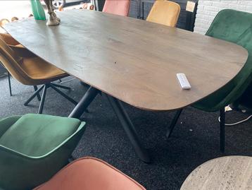 Tafel deens ovaal 200x100 notenhout stalen matrix poot beschikbaar voor biedingen