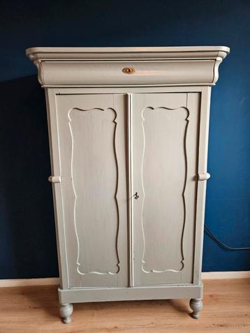 Antieke Biedermeier kast , meidenkast brocante  beschikbaar voor biedingen