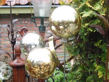 Heksenbal heksenbol tuinspiegel- Tegen de reiger i d vijver beschikbaar voor biedingen