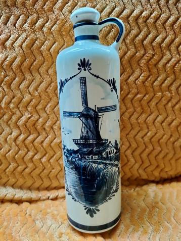 Delfts Blauw Jeneverkruik met Molen beschikbaar voor biedingen