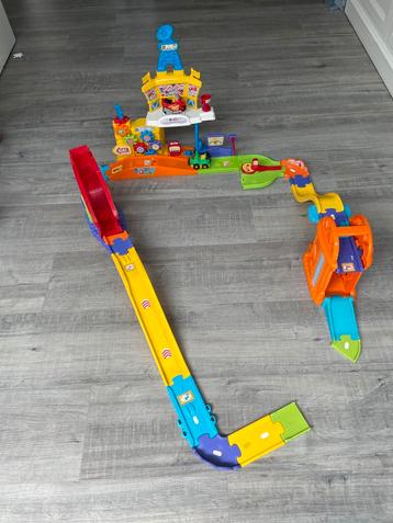 Vtech toet toet racebaan met twee auto’s autobaan beschikbaar voor biedingen