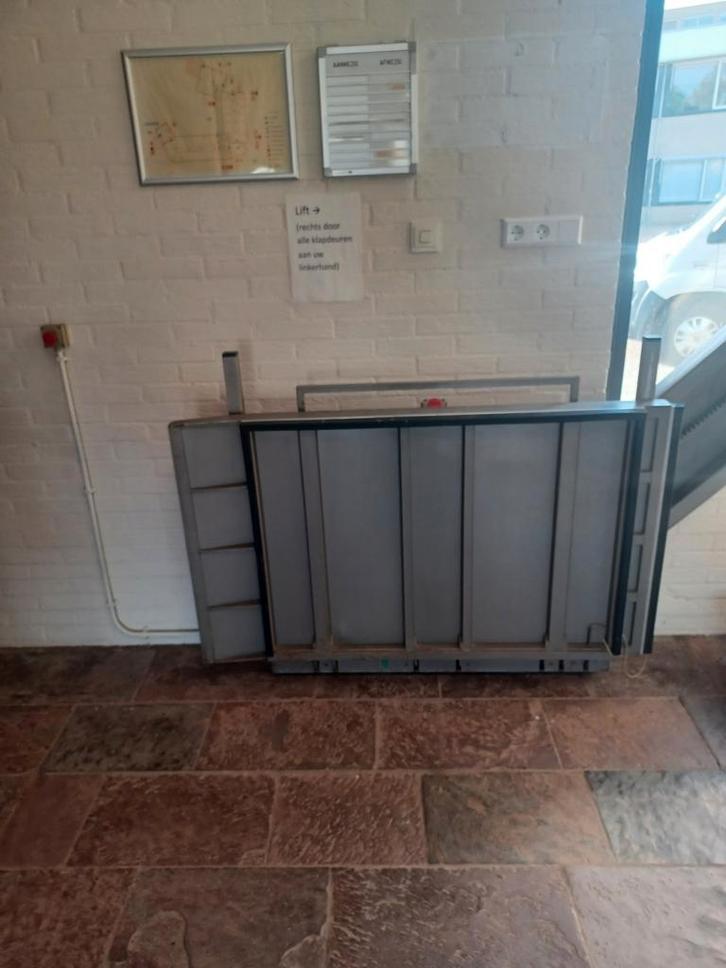 Lift , goederen of invalide, Doe-het-zelf en Verbouw, Overige Doe-het-zelf en Verbouw, Gebruikt, Ophalen