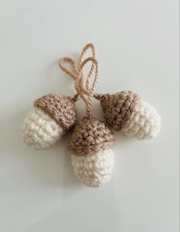 Gehaakte Eikeltjes - Decoratie - 4cm beschikbaar voor biedingen