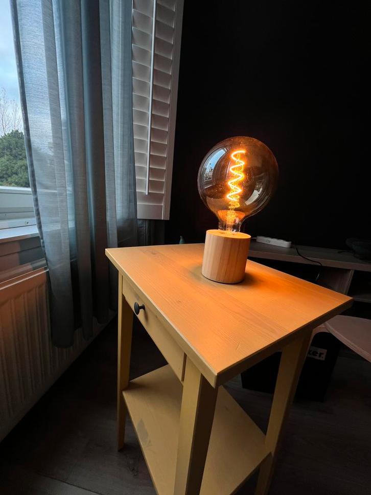 Lamp and table, Huis en Inrichting, Slaapkamer | Nachtkastjes, Zo goed als nieuw, Minder dan 45 cm, Ophalen