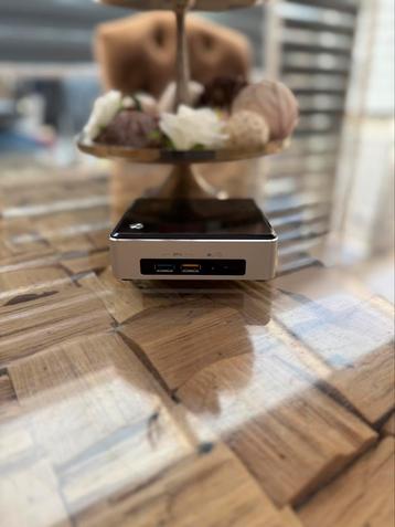 Intel nuc i5 nuc6i5syk + 250GB  ssd en 8gb ram beschikbaar voor biedingen