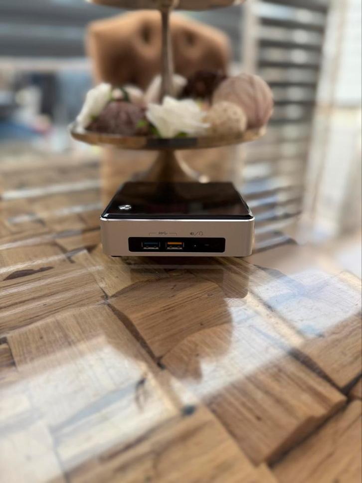 Intel nuc i5 nuc6i5syk + 250GB  ssd en 8gb ram, Computers en Software, Desktop Pc's, Zo goed als nieuw, SSD, Ophalen of Verzenden