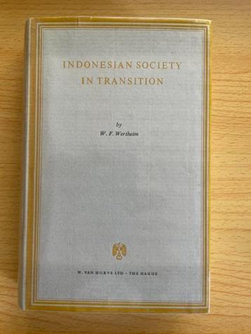 De ontwikkelingen in de loop der geschiedenis van Indonesië beschikbaar voor biedingen