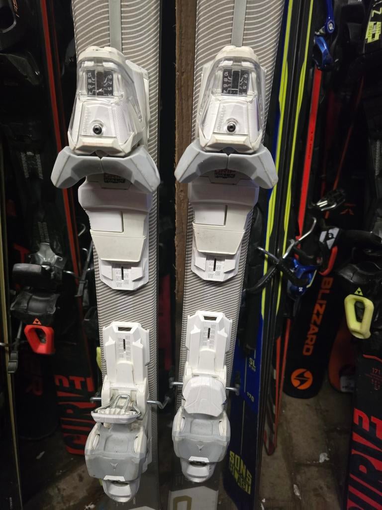 157cm ATOMIC CLOUD C PRO DAMES CARVE SKIS, 160 tot 180 cm, Ophalen of Verzenden, Zo goed als nieuw, Carve