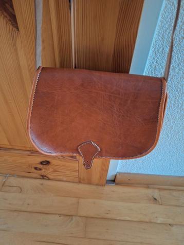 Nieuwe tas van zadelleer. beschikbaar voor biedingen