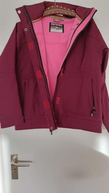 MOOI KORT SOFTSHELL DAMESJASJE MET CAPUCHON beschikbaar voor biedingen