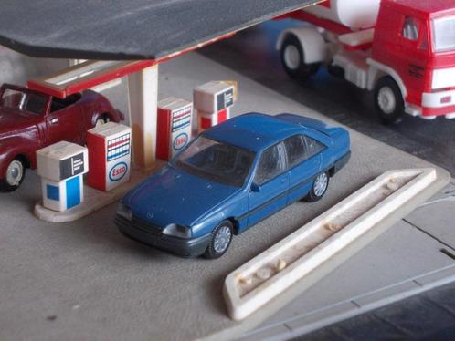 Opel Omega A - Herpa blauw, Hobby en Vrije tijd, Modelauto's | 1:87, Zo goed als nieuw, Ophalen of Verzenden