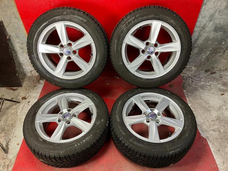 Winterbanden Volvo V40 205/55R16 Pirelli, Auto-onderdelen, Banden en Velgen, Banden en Velgen, Winterbanden, 16 inch, 205 mm, Personenwagen
