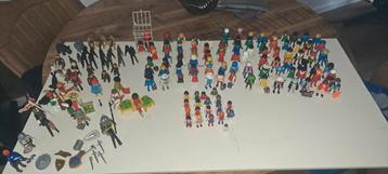 Grote verzameling Playmobil poppetjes en accessoires beschikbaar voor biedingen