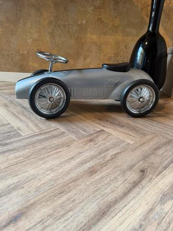 Retro loopauto beschikbaar voor biedingen