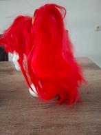 Rode Pruik Halflang met Staarten, Ophalen of Verzenden, Zo goed als nieuw, Carnaval