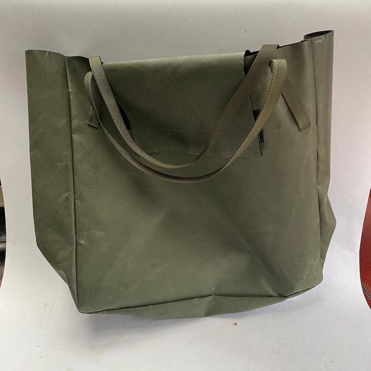 Grote Draagtas Nederlandse Leger Groen Defensie 46x15x45cm, Verzamelen, Militaria | Algemeen, Landmacht, Kleding of Schoenen, Nederland