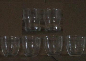 6 verschillende kleine drinkglazen beschikbaar voor biedingen