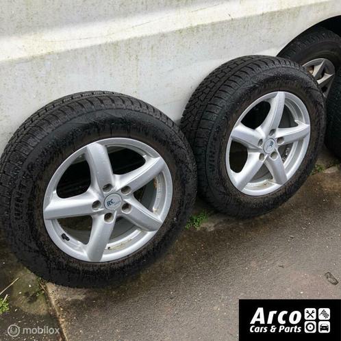 NIEUW Volkswagen Tiguan Banden Set (4) 215/65/15 7 en 4 mm, Auto-onderdelen, Banden en Velgen, Band(en), Winterbanden, 15 inch