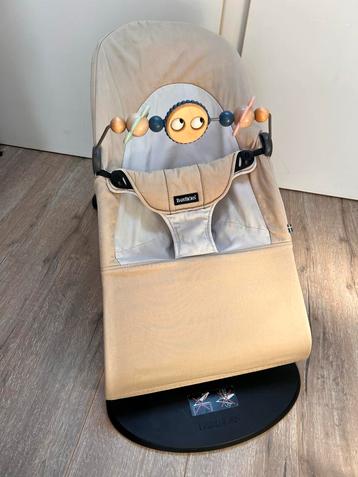 BabyBjörn Wipstoel + Speelboog beige - Prima Staat! beschikbaar voor biedingen
