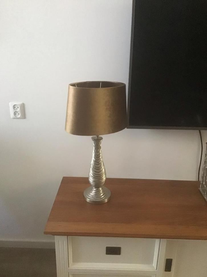 Mooie Schemerlamp met Gouden Kap, Huis en Inrichting, Lampen | Tafellampen, Zo goed als nieuw, Minder dan 50 cm, Metaal, Ophalen of Verzenden