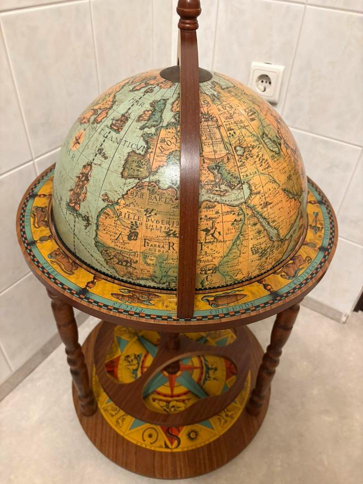 Zoffoli bar globe drank wereldbol globebar minibar barglobe, Huis en Inrichting, Woonaccessoires | Wereldbollen, Zo goed als nieuw