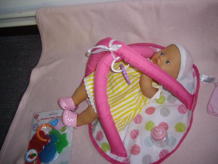 new born baby pop met speelkleed en acc, Kinderen en Baby's, Speelgoed | Poppen, Zo goed als nieuw, Babypop, Ophalen of Verzenden