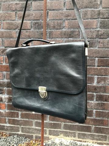 Leren Schoudertas/Aktetas (merk La Donna) beschikbaar voor biedingen