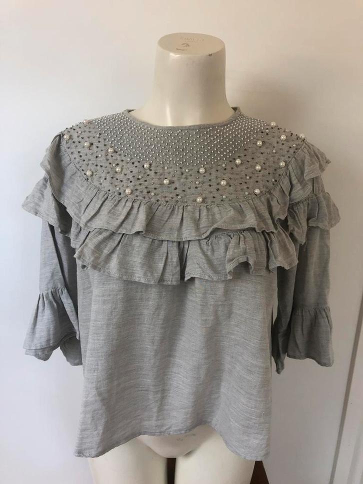 Zara lichtgrijs blouse top parels franjes m, Kleding | Dames, Tops, Zo goed als nieuw, Maat 38/40 (M), Grijs, Korte mouw, Ophalen of Verzenden