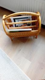 Rotan/ rieten retro lectuur mand zeer mooi, Ophalen of Verzenden, Zo goed als nieuw