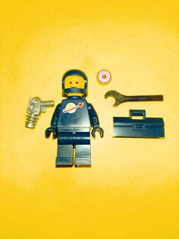 LEGO SPACE DARK BLUE CLASSIC SPACEMAN FIGUUR/POPPETJE  beschikbaar voor biedingen