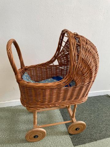 Rotan Poppenwagen beschikbaar voor biedingen