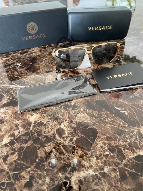 Nieuwe Versace zonnebril, Sieraden, Tassen en Uiterlijk, Zonnebrillen en Brillen | Heren, Nieuw, Zonnebril, Overige merken, Zwart