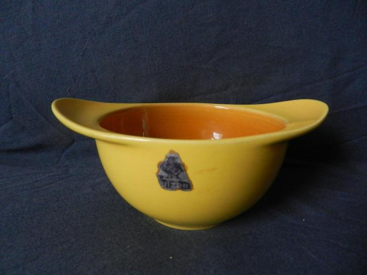 Soepkom Potterie De Driehoek Huizen geel met whiskey F219a, Antiek en Kunst, Antiek | Servies los, Ophalen of Verzenden