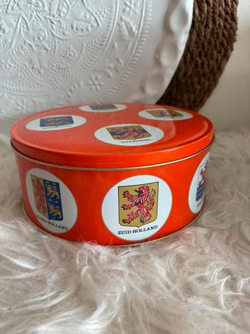 Vintage oranje koekblik beschikbaar voor biedingen