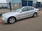 Mercedes-Benz E-klasse 240 Avantgarde Aut. !ACTIEPRIJS!, Auto's, Mercedes-Benz, Automaat, Achterwielaandrijving, Gebruikt, Zwart