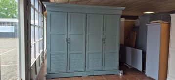 Slaapkamerkasten, kledingkasten garderobe brocante kasten beschikbaar voor biedingen