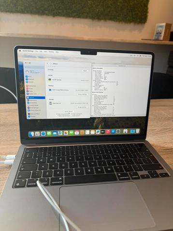 MacBook Air 13 inch m2 8GB 256GB Space Grey beschikbaar voor biedingen