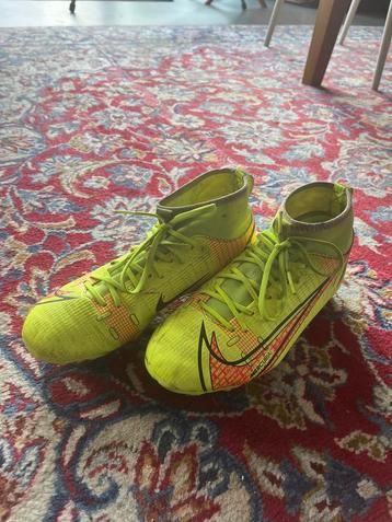 Nike voetbalschoenen maat 37.5 beschikbaar voor biedingen